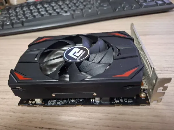 Placa de Vídeo RX-550 4GB GDDR5 AMD Radeon PowerColor RX 550