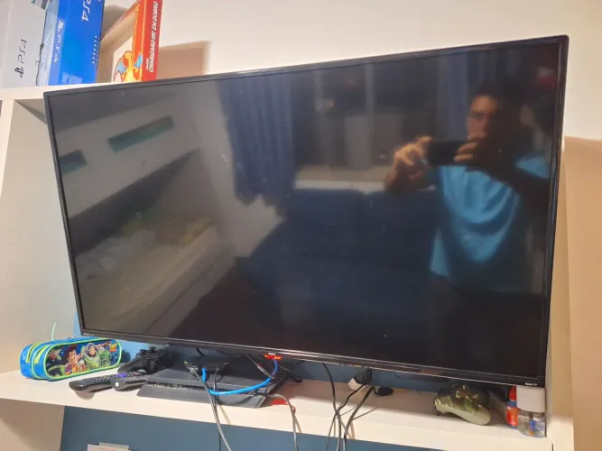 TV Philco Smart de 40 polegadas com sistema Roku e Dolby Audio
