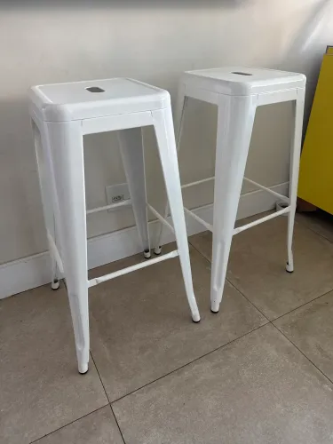 Kit com 2 Banquetas Brancas Tolix