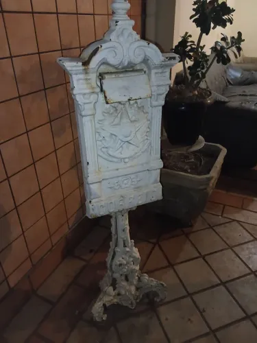 Caixa de correios de ferro