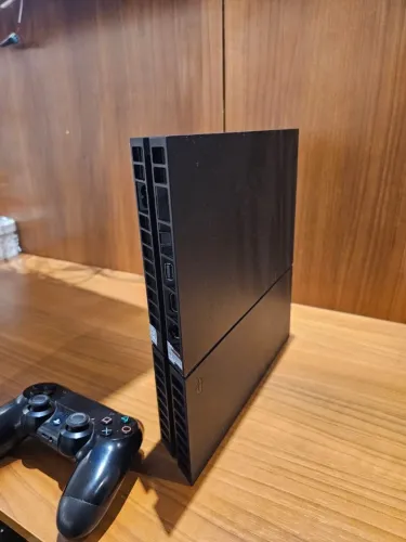 Vendo 2 ps4 modelo fat , modelo slim