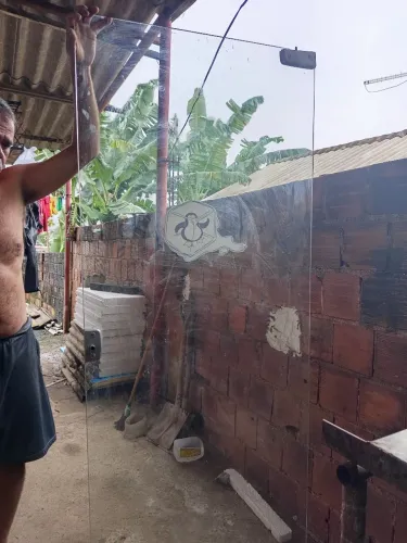 Porta de vidro 90 por 2/10 com fechadura