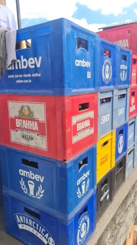Caixas de cerveja com garrafas 600 ml