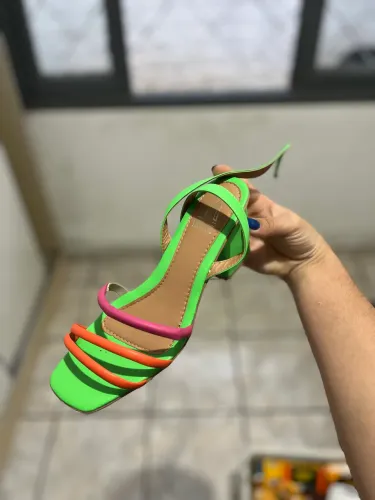 Vende-se sapato de salto summer com amarração