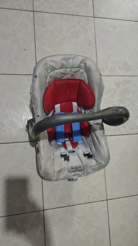 Bebê conforto Burigotto usado com capa 