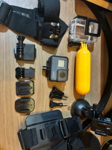 GoPro HERO5 Black + Kit Completo de Acessórios - Excelente Estado