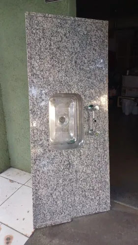 Pia para Cozinha 1,60×0,55 Com torneira.