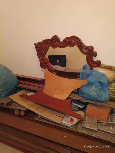 Doação - Guarda roupa clássico, madeira maciça