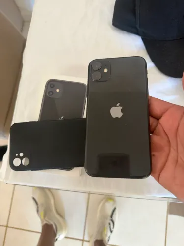iPhone 11 64g novinho