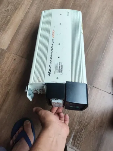 inversor e carregador de onda senoidal pura KISAE Abso Inverter/Charger 2000 