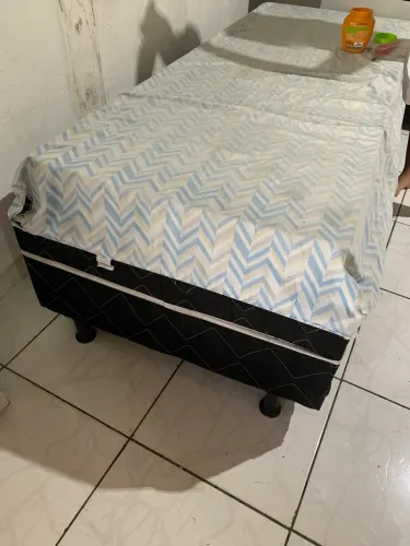 Cama de solteiro com colchão