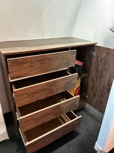 CÔMODA 4 GAVETAS E 1 PORTA