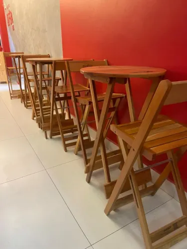 Mesa bistro de madeira com 2 cadeiras