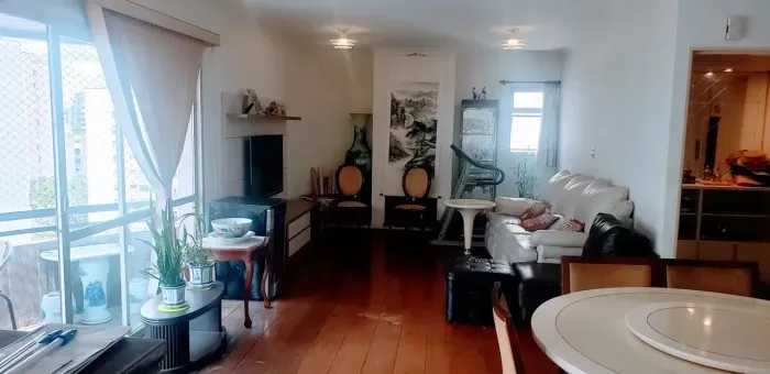APARTAMENTO MIOLO DO BAIRRO 140M2 : 4 DORMITÓRIOS COM SACADA, 2 SUÍTES, SALA COM VARANDA, 