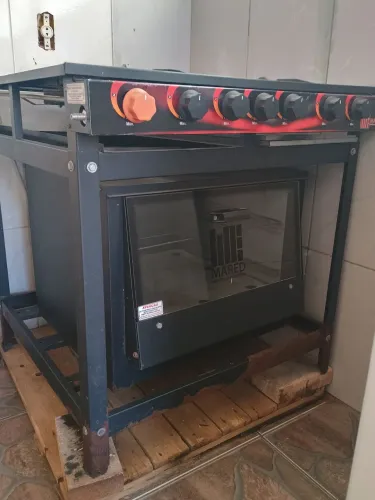 Fogão industrial Mared 4 bocas com forno