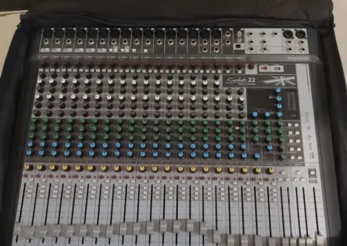 Mesa de som Soundcraft Signature MTK 22