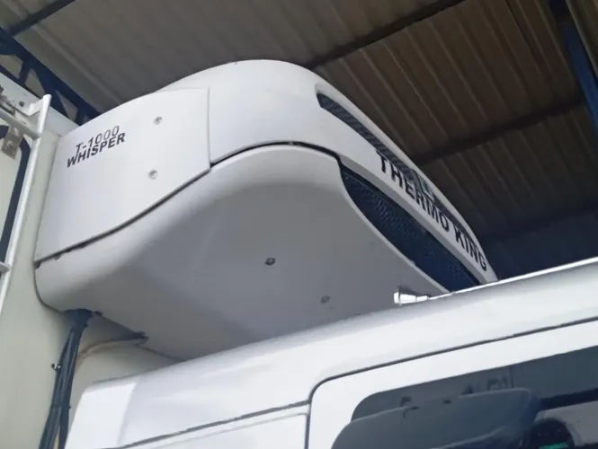 Vende-se baú frigorífico 18 paletes, ano 2013, com aparelho Thermo King T1000, ano 2013