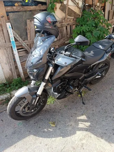Bajaj 400 ano 2023 quitada