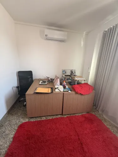 Mesa de escritório de madeira sob medida