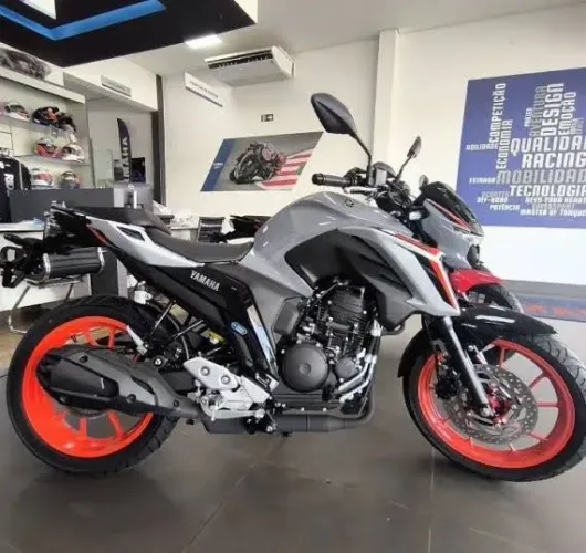 Moto fz 25 zera