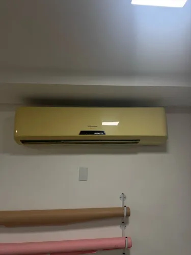 Ar-Condicionado Electrolux 30.000 BTUs 220V
