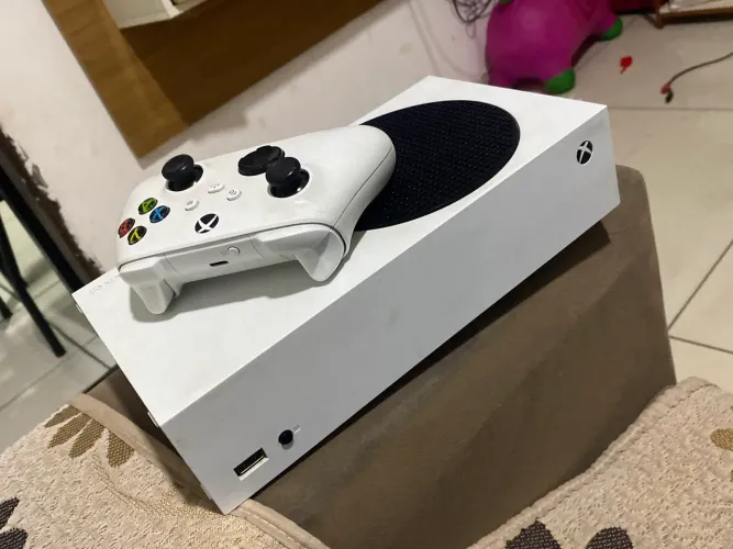 Vende-se Xbox one Série S semi novo poucos usos