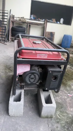 Gerador Honda semi novo