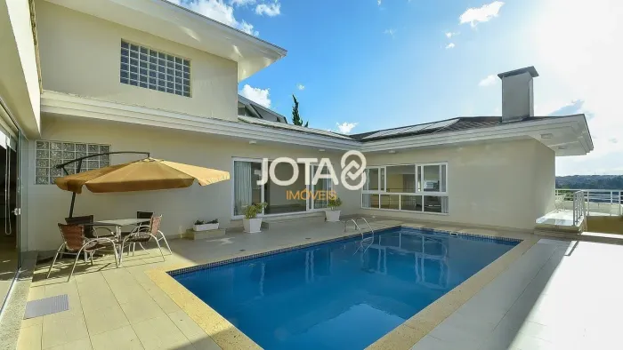 CASA EM CONDOMÍNIO COM 4 SUÍTES PRÓXIMO AO PARQUE TANGUÁ Casa em condomínio próximo ao par