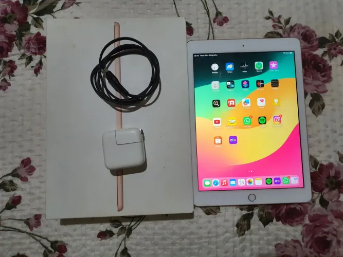 Ipad 6 geração 128gb mais um iPhone 11 256gb vendo ou troco