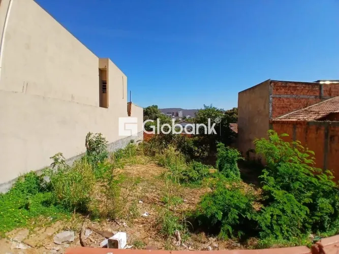 Lote à venda no bairro Major Prates - 360,00 m² - todo murado.