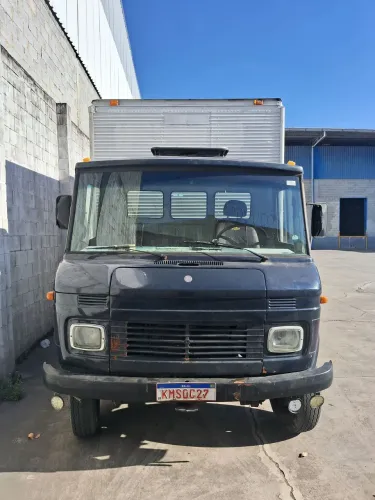 Vendo 608 79 caminhão já agregado com diarria 700 reas tel. * 