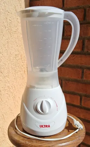 Liquidificador da marca "ULTRA" - modelo L-25.