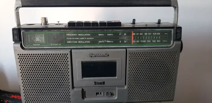 rádio toca fitas Panasonic retrô 