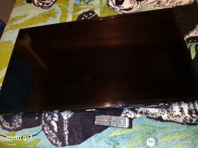 Tv Samsung 40 polegadas led,(não é smart)td funcionando perfeitamente,com controle orig