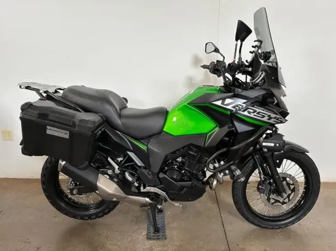 Kawasaki Versys-X 300 Tourer 2022, só 15.000 km, com acessórios!