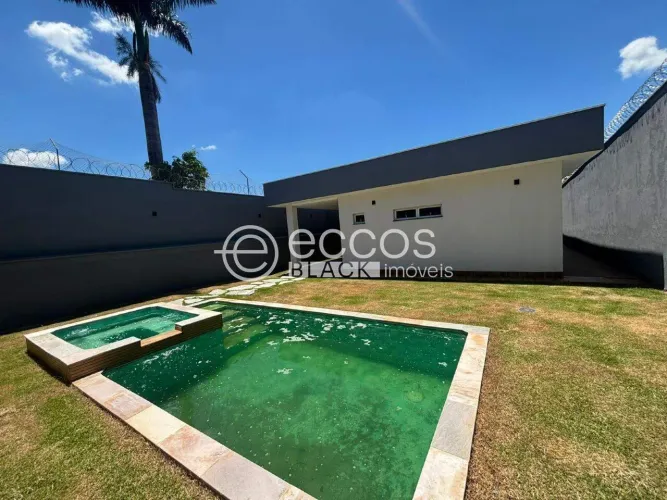 Casa à venda, 3 quartos, 3 suítes, 2 vagas, Cidade Jardim - Uberlândia/MG