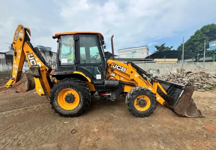 Retroescavadeira JCB 3CX 2019 - Em até 120x