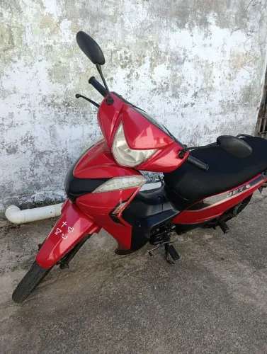 Moto em bom estado, bem conservada
