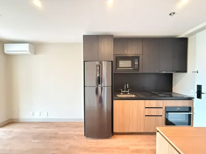 Apartamento (SEMI MOBILIADO) locação com 35m2 com 1 dormitório (suíte) em Moema - São Paul
