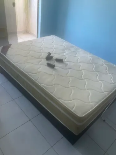 Cama de casal para doar está quebrada