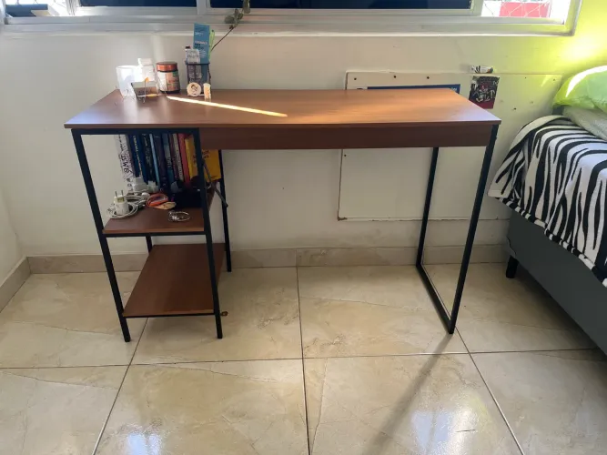 Escrivaninha incrível em perfeito estado