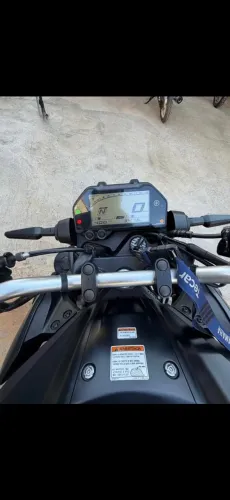 Moto MT-03 preta