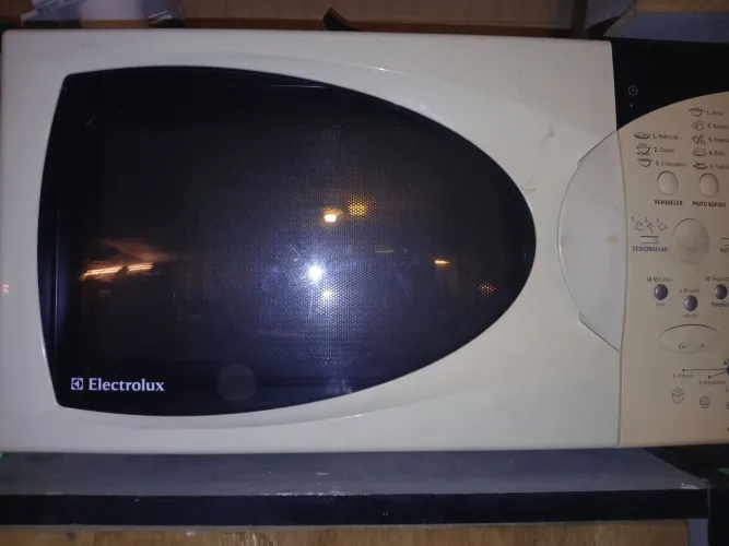 Excelente microondas 27L.Eletrolux