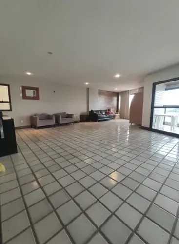 Apartamento com mais de 260 metros de frente para a praia da areia preta.