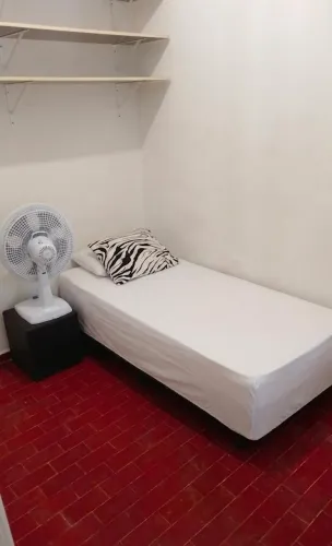 Quato para meninas no Farol (prox. a Centenário)