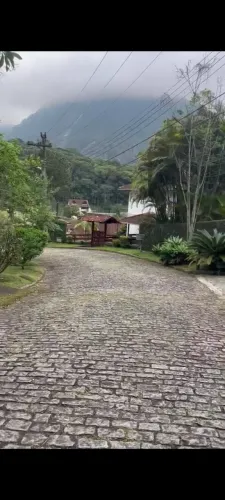 Terreno muito raro de 820 m2 na Granja Comari
