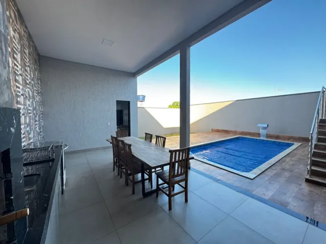 Vendo casa 3 quartos 1 suíte piscina e área de churrasco