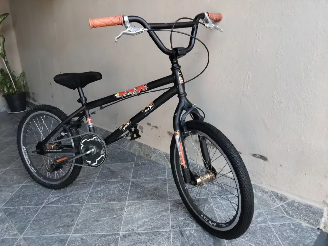 Bicicleta aro 20 crros vendo ou troco por outra de menor valor um bom pre? para seu filho