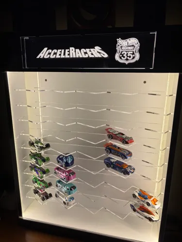 Expositor HotWheels Acceleracers & Via35 - 50 nichos LEIA DESCRIÇÃO