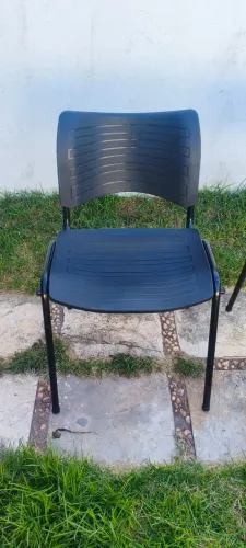 Kit 2 Cadeira Fixa Empilhável Plástica Turim